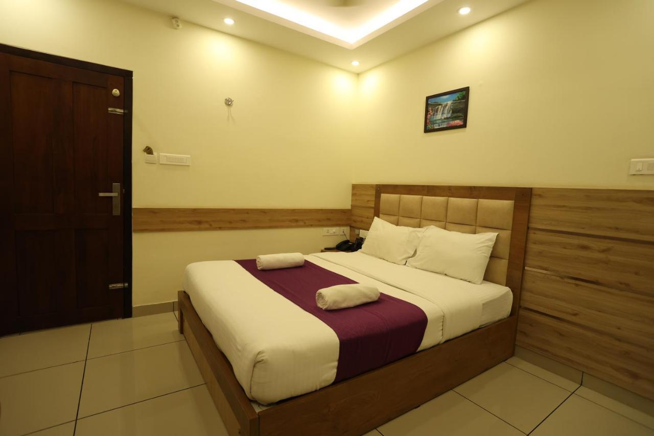 Balaji Regency Kanhangad Kannangad Luaran gambar