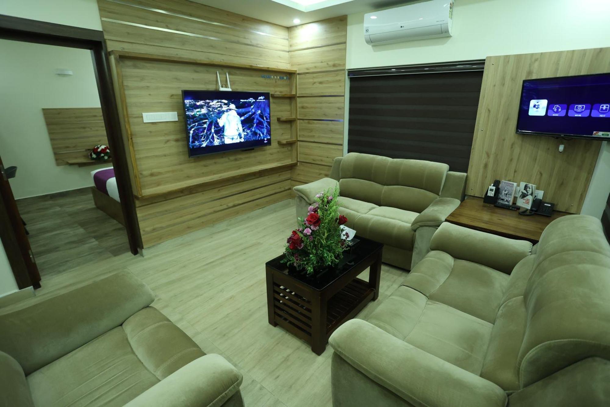 Balaji Regency Kanhangad Kannangad Luaran gambar